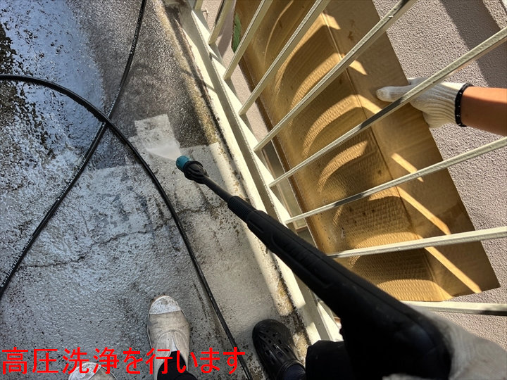 床面の高圧洗浄作業